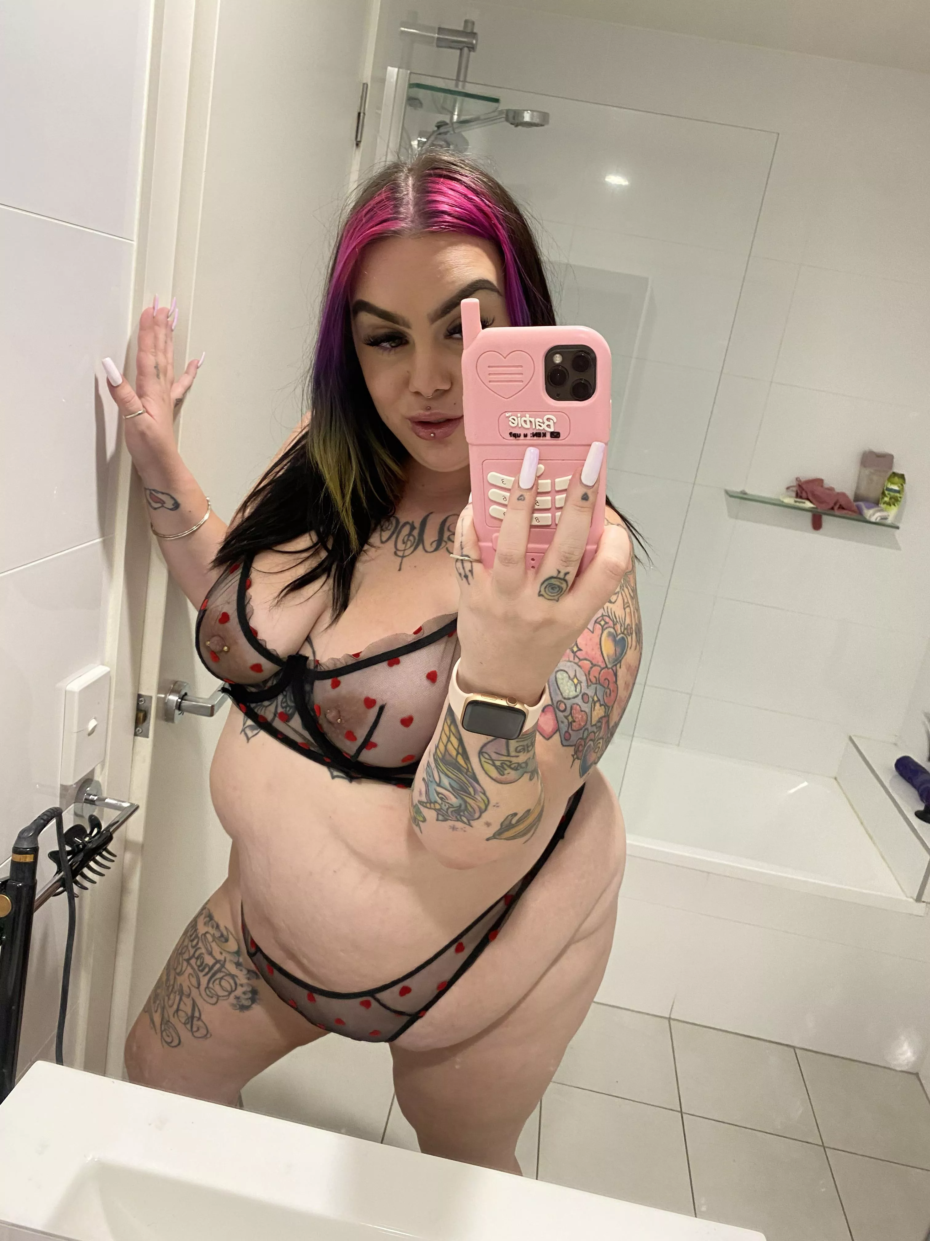 Do I look like I’m shrinking?! 🥺🥺 I just want someone to adore and stuff me. posted by minnieBBW