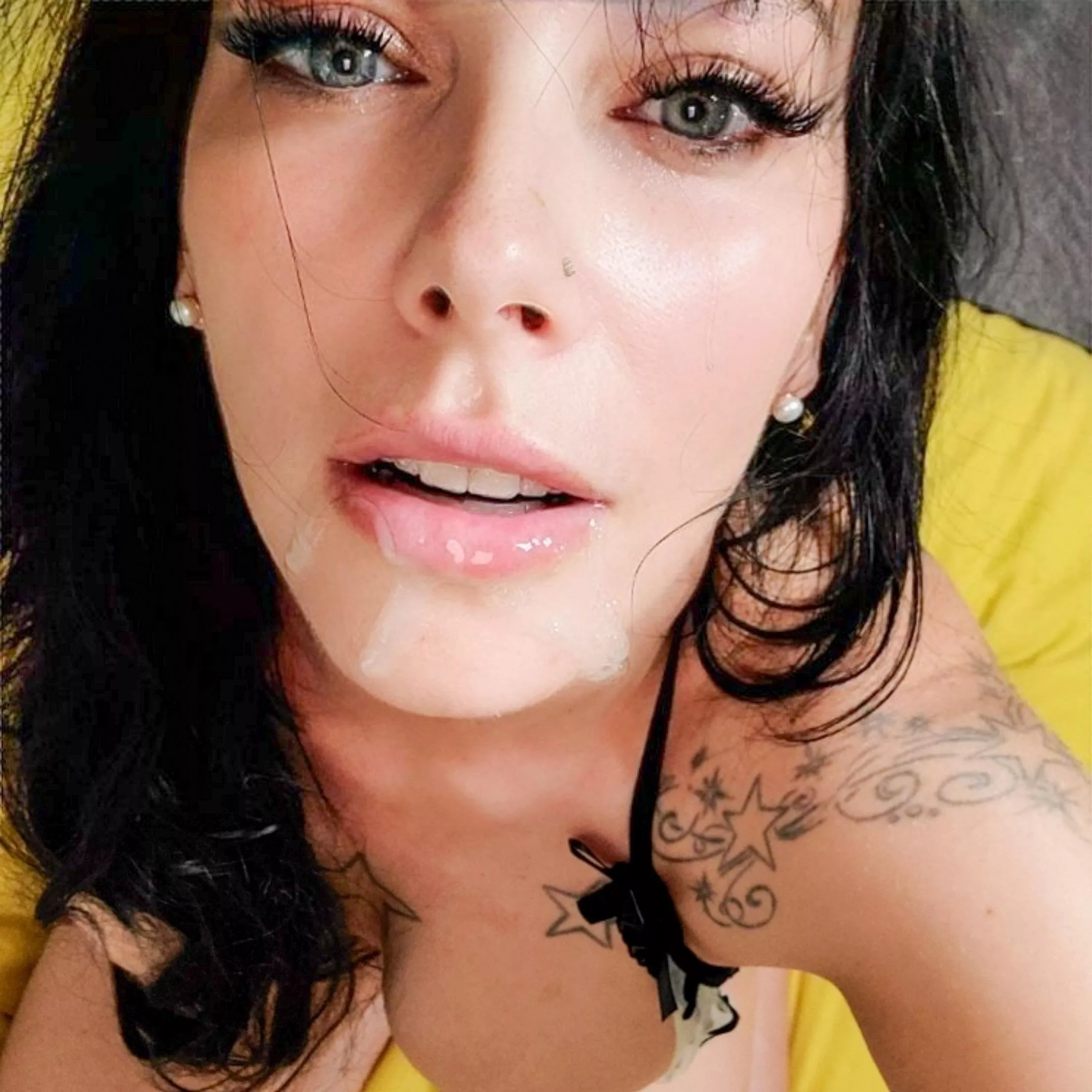 Do I look pretty? posted by Nickib214