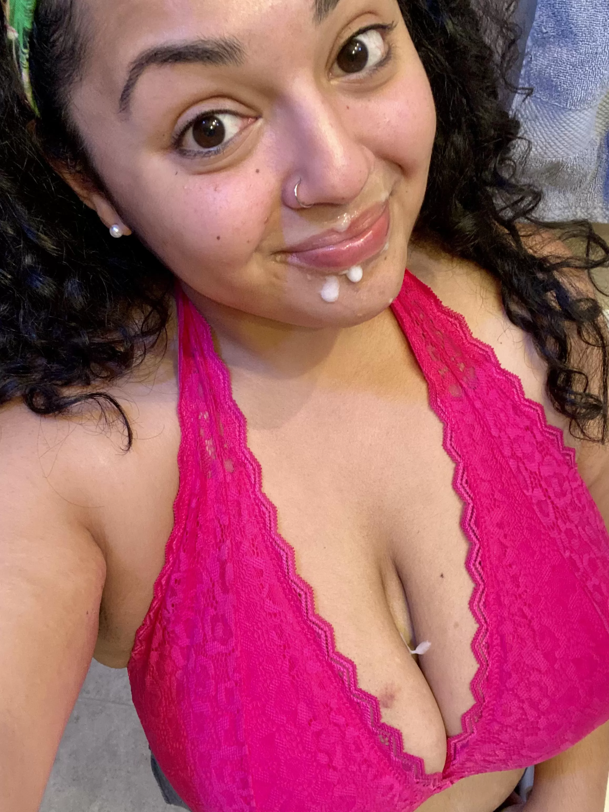 Do I look pretty with cum on my face? posted by peri_winkle37