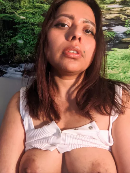 Do I look pretty without makeup? by the_czar_got_cake