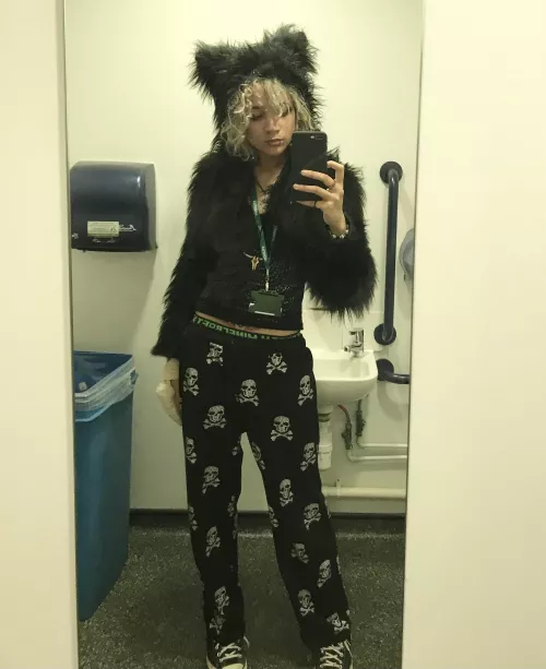 do i look scary? :3 by super_deformed