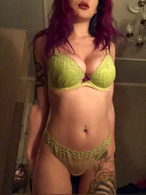 do i make anyone hard ;) by nooa98