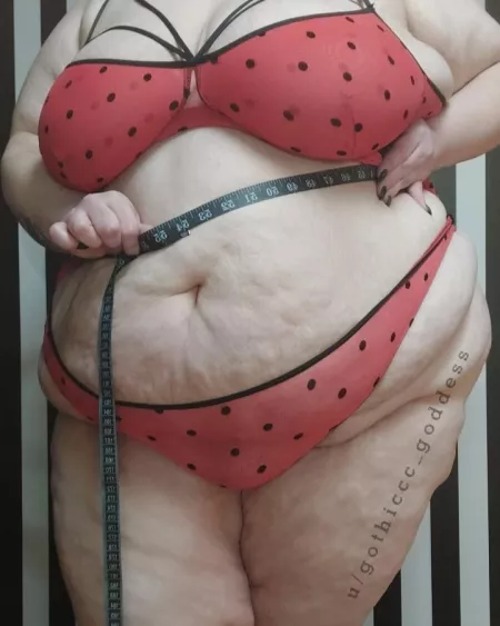 Do I measure up? by gothiccc_goddess