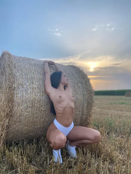 Do i meet your standards? by biagonewild