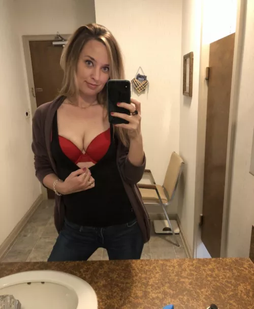 Do I qualify? (F36) by lyric_in_my_head