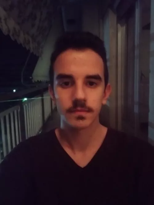 Do I really look like Xander from Buffy? by Axaxou