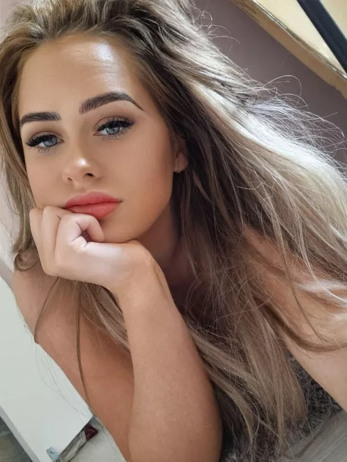 Do I suit red 💄? by Rosiemae_xxx