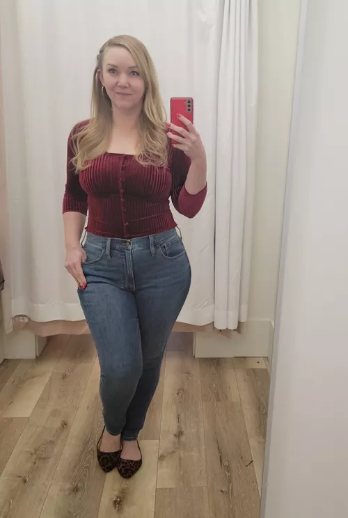 Do my curves look sexy in these? [F48] by Crystal_Sunshine_