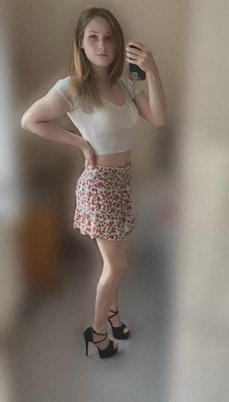 Do my way too high heels show that I’m that secret trappy slut ?🤫🥺 by evancyrie