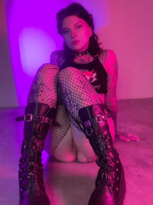 Do the boots stay on? by sweet_alice_green