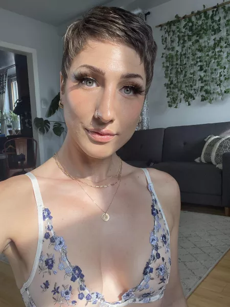 do u like pretty bois? by agender-angel