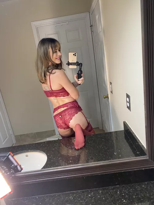 Do u like tgirl feet with stockings? by Tayweaves