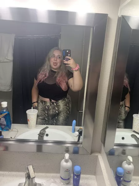 do u think i’m cute? do u think i’ll ever be loved? by h0lysm0k3s420