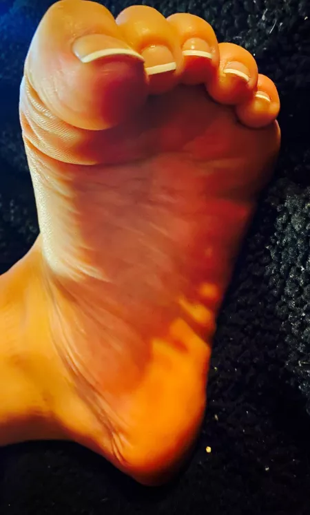 Do u want to cover my feet 💦💦💦 by Cutetreats27