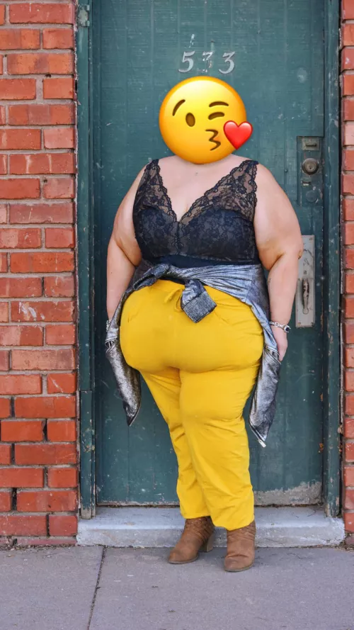 Do y’all like my soft tummy and arms? It’s taken me a long time to love them back 🥲