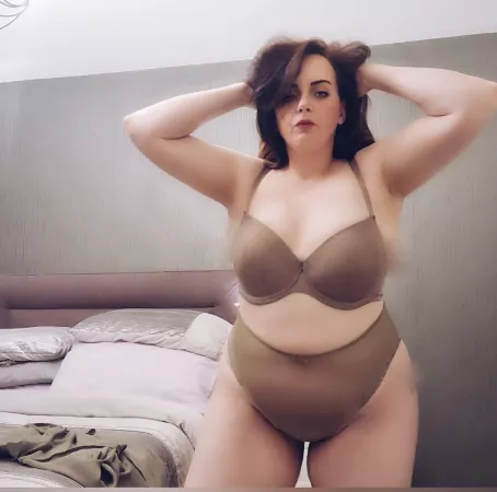 Do you appreciate some Irish curves? 🤗 by Ashy36