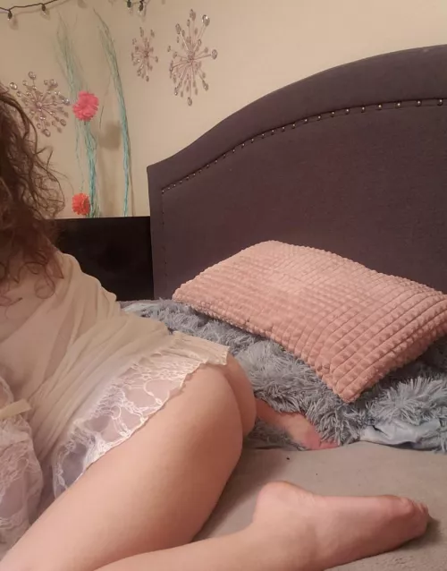 Do you eat 🍑? by Julia_Marievu