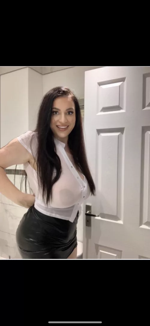 Do you fancy this busty secretary ?😋 by NaturallyBustyKcupxx