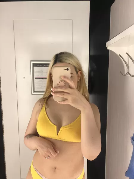 Do you guys like my bathing suit? :3 by daisyash69