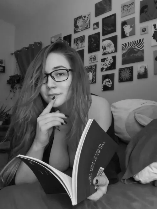 Do you have an overdue book? Because you have fine written all over you 👉🏻😎👉🏻 [f][oc] by stellakay