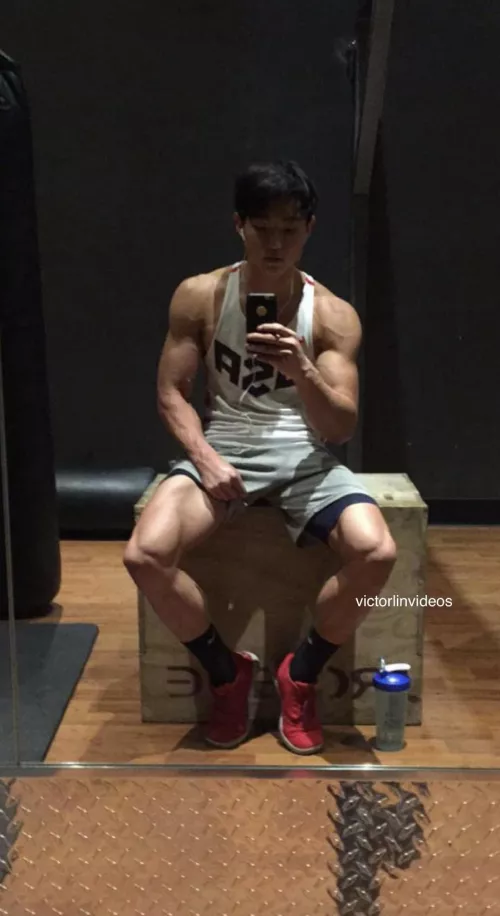 do you like 6’2 korean gaymers with abs? by victorlinvideos