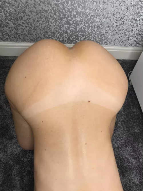 Do you like a bikini thong tan line? 👀😉 by DemiCooperXXX