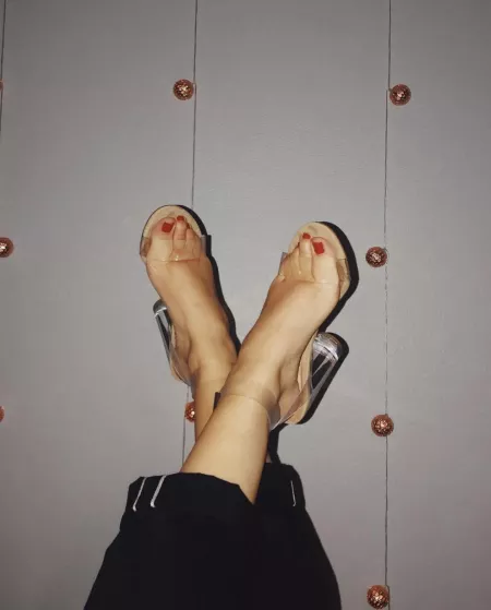Do you like a clear heel? by pippinghottea2