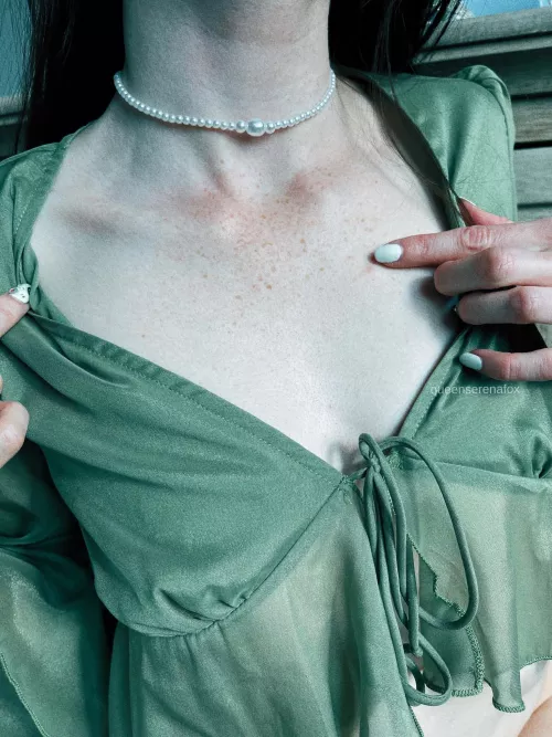 Do you like a pale woman? by queenserenafox