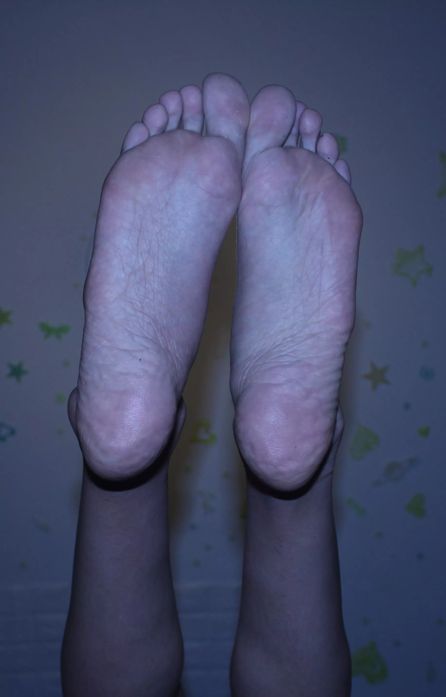 do you like big feet? 🤭 posted by Alexiacdgr