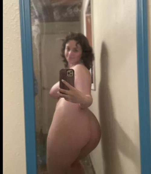 Do you like big tits and ass ? by Kennybearrr