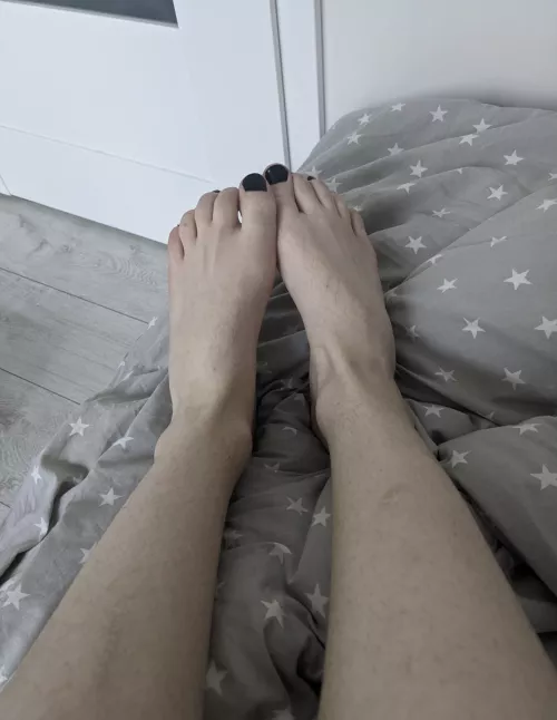 Do you like black painted toenails? 😺 by YourBoyLuna