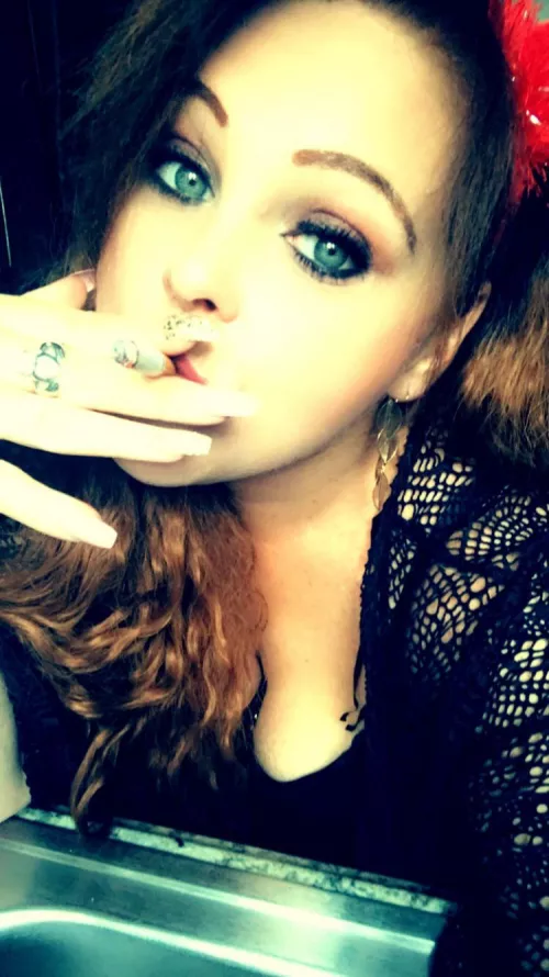 🎃 Do you like blue eyes and thic thighs? Cum say hello. I’m always down to meet good ppl. Info below. 💋🎃 by OceanEyez00