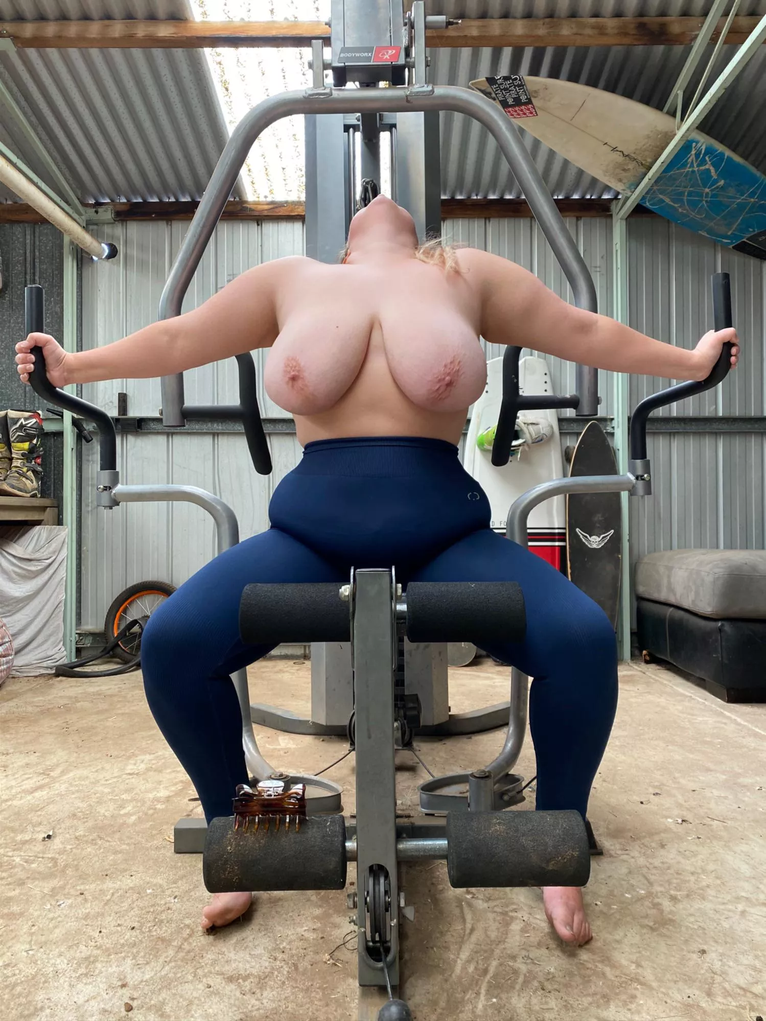 Do you like curvy, busty women? What about curvy, busty women covered in cum 💦 $4.99 will get you all of that plus more!! Link in comments and bio 💋 posted by Nataliegreenxo