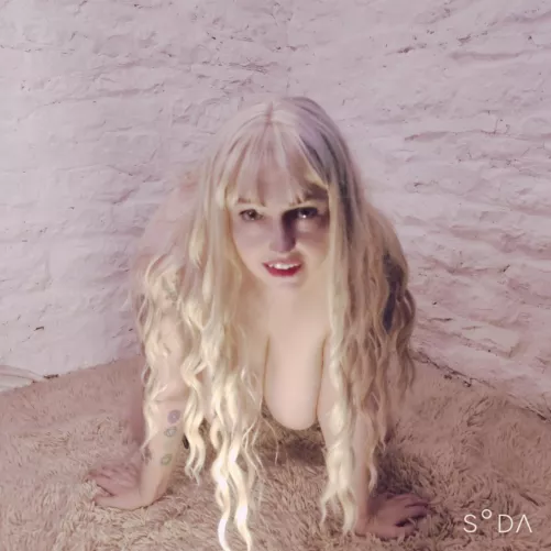 Do you like 'em big and juicy? by wholelottastella