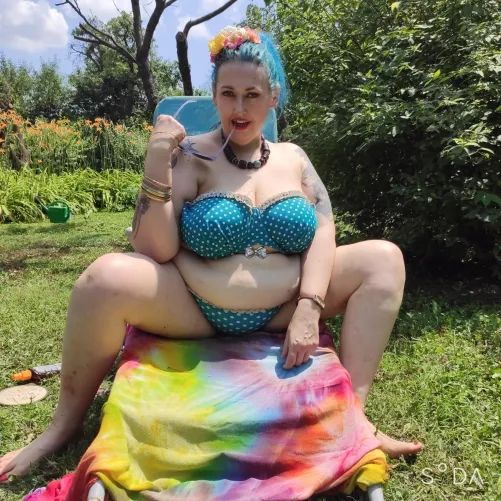 Do you like 'em big and juicy? by wholelottastella