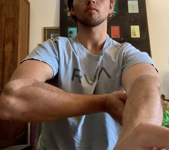 Do you like ‘em big? by longllamalifts