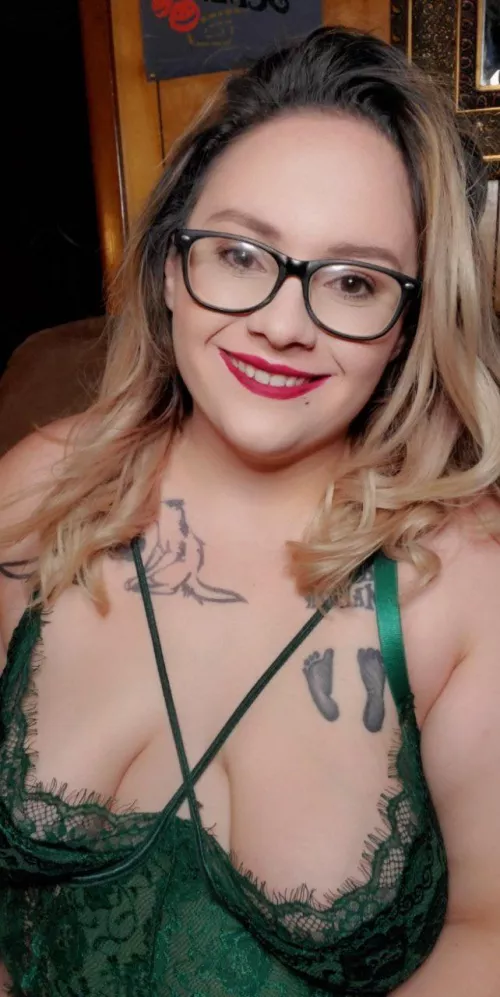 Do you like girls in glasses? by wolven_moon