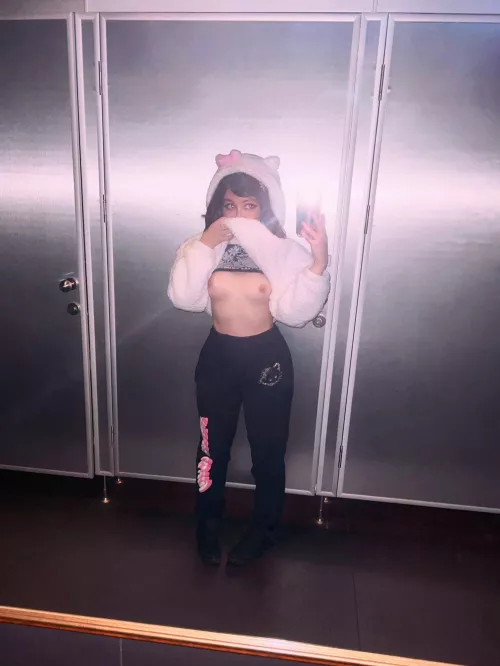 Do you like girls under 5ft?☺️💕 by BugNymph