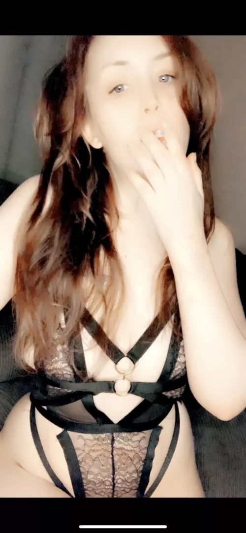 Do you like hot women that smoke? by GoddessAimee