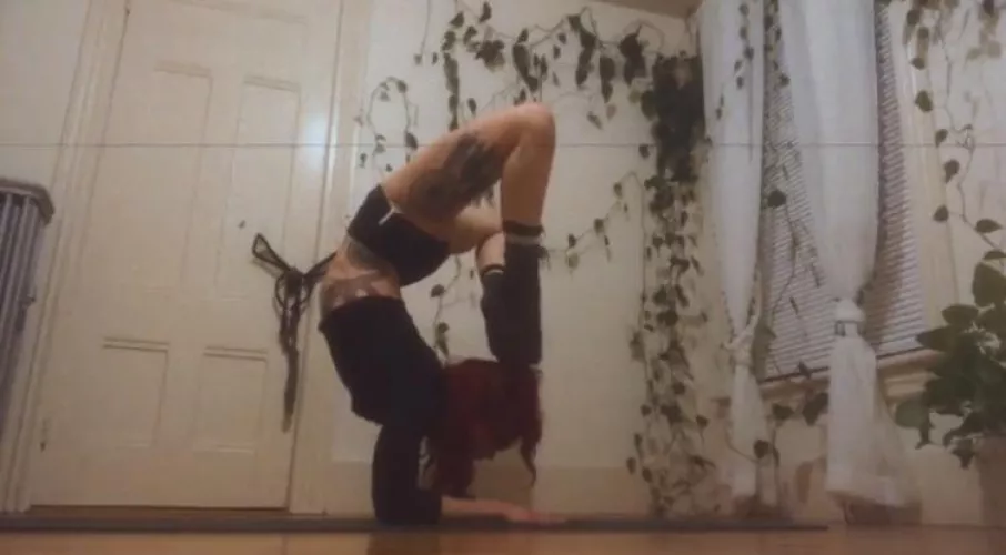 Do you like how flexible I am?😈🖤✨ by Feral_nymph