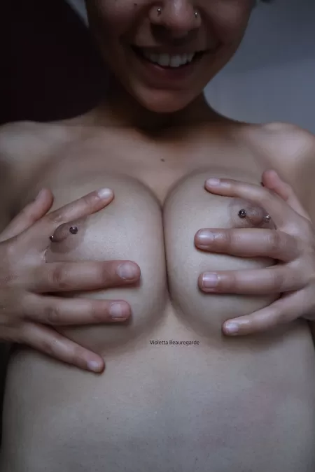 do you like how I squeeze them? by violetta_beauregarde