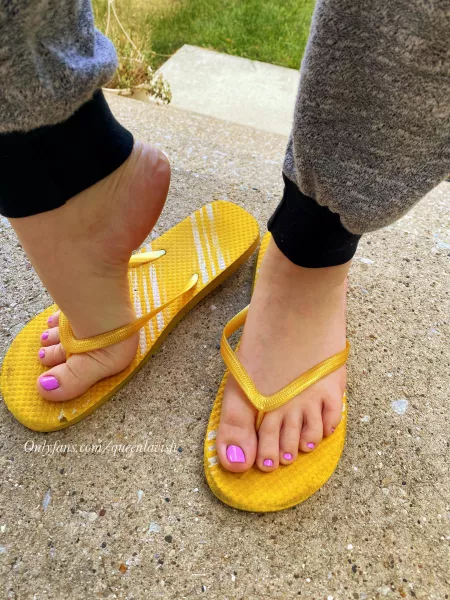 Do you like it when I pop my arch?😈 by FootQueenLavish