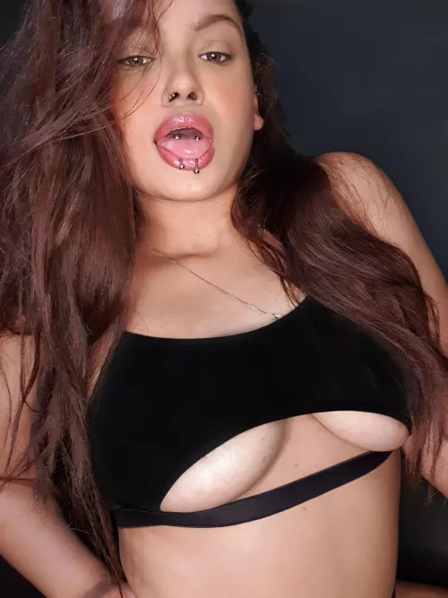 Do you like latinas? Ig: @hearted.face by Hearted-face