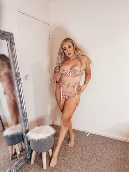 Do you like me in pink ? by lornamacmillanxoxo