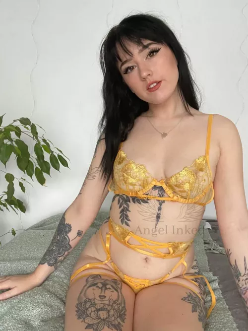 Do you like me in yellow? by _pinkfoxx__