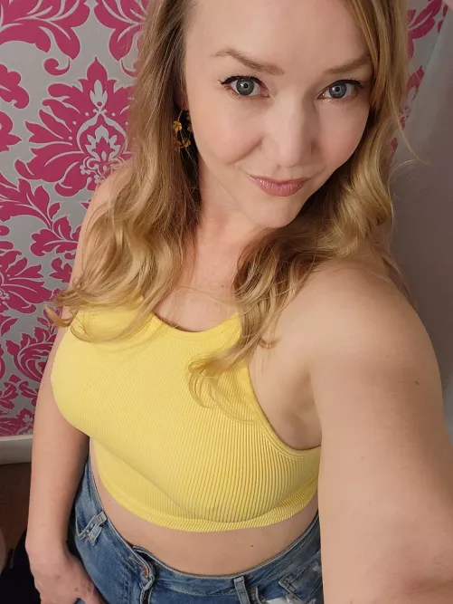 Do you like Milfs with DD's? [F48] by Crystal_Sunshine_