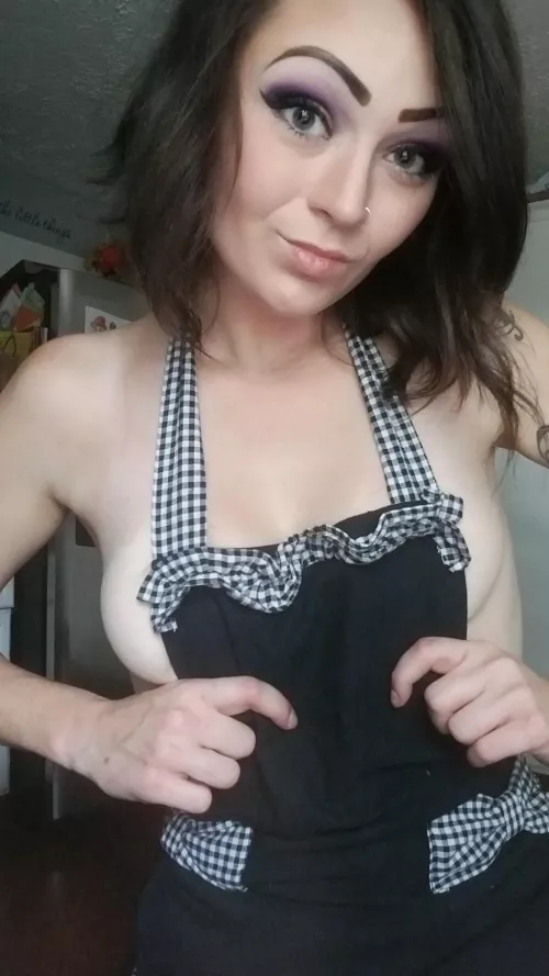 Do you like my apron?😋😻 by casualtaxpayer