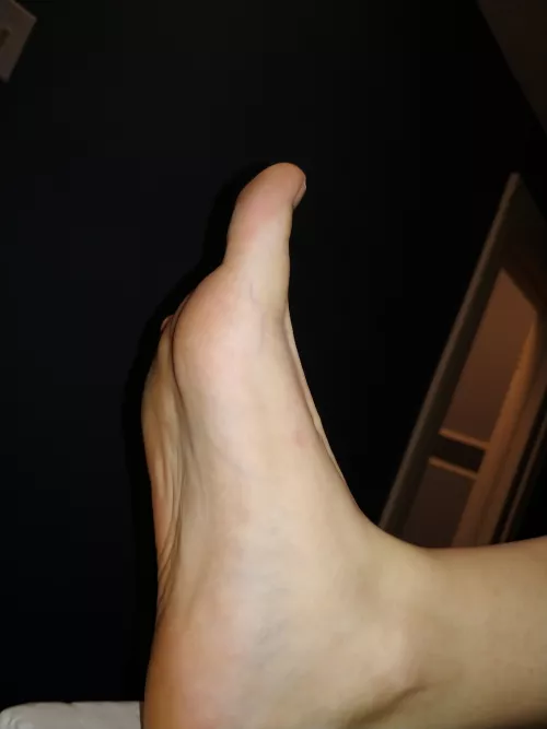 Do you like my arches? by cannabiZqueen