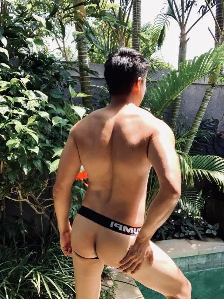 Do you like my back? 😈 by ScarletWizzard