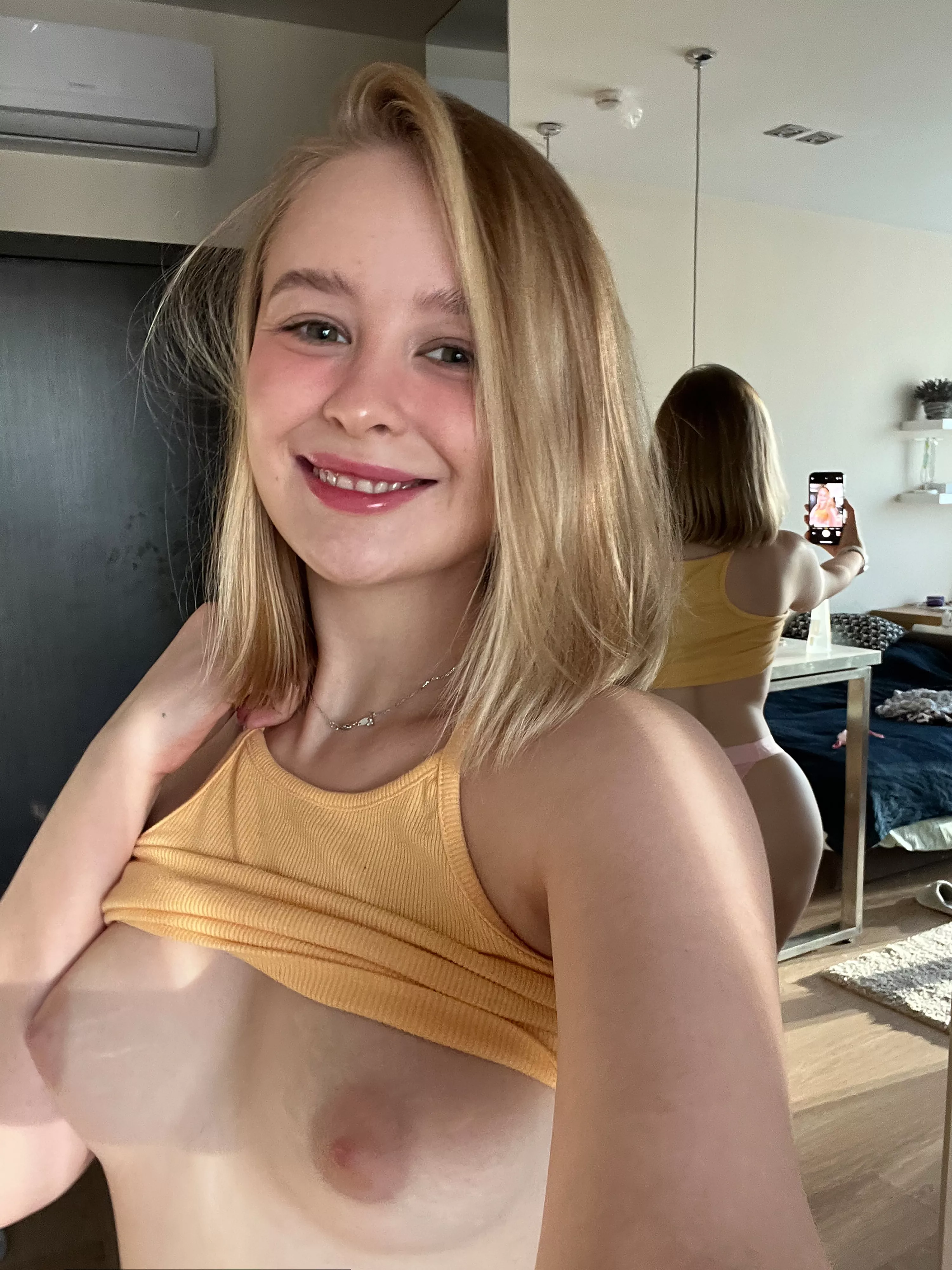 Do you like my back view? posted by fleamx